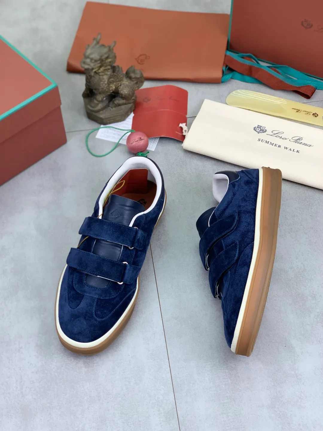 Men's men's shoes 💰P580 New model 💰 The latest casual shoes Loro Piana 💯 Top grade 💯 Buy the original copy 💯 Founded the existing Loro Piana company on April 24, 1924. It is the sixth generation of family operation, providing the best quality products to customers who are discerning about taste and quality. Imported original fly woven fabric with cowhide fabric, plain calfskin lining, hand-stitched thread with cowhide feet, original packaging, high-end outsole, size: 38-45 (custom-made for 46), 5️⃣ colors available